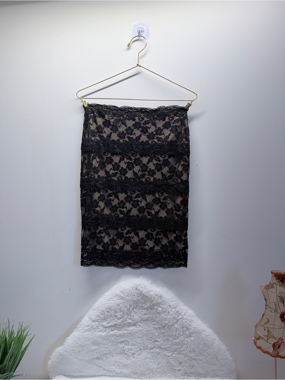 Forever 21 Black Lace Pencil Skirt with Nude Lining 🔥